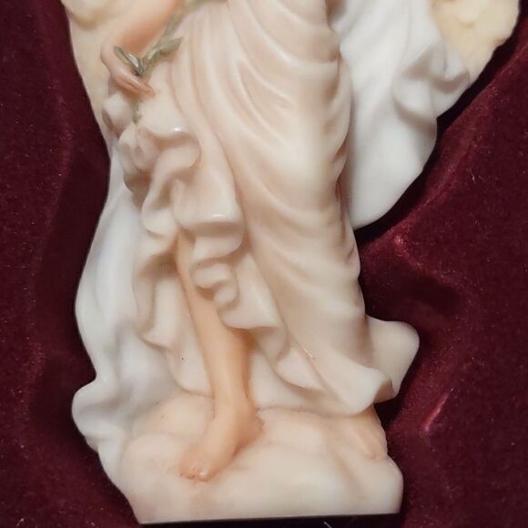 New Seraphim Classics angel hanging ornament beautiful detail 4 inches tall - Picture 7 of 7